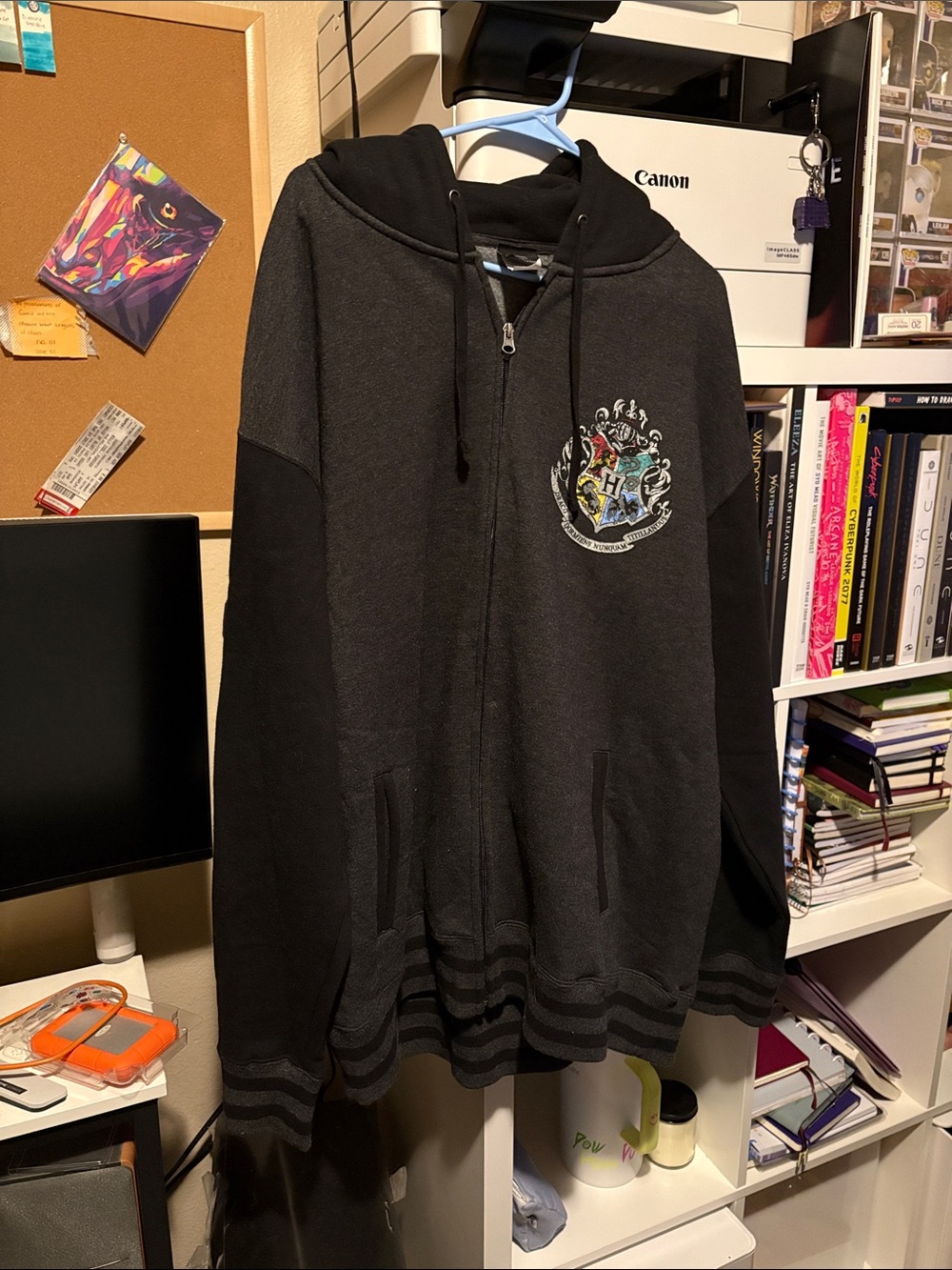 Universal Studios Preloved Harry Potter Zip-Up Hoodie with Cres